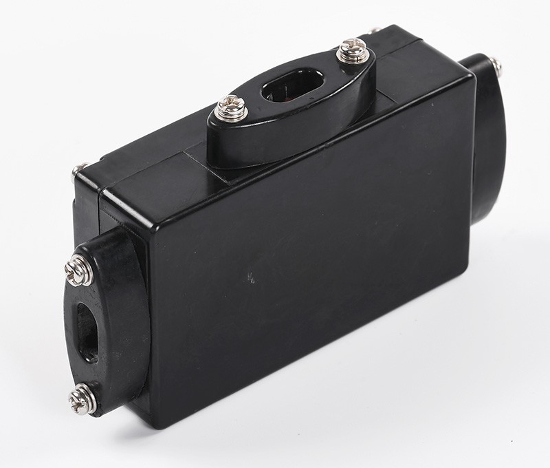 Взрывозащищенная трехходовая распределительная коробка для электрического отопления BHT