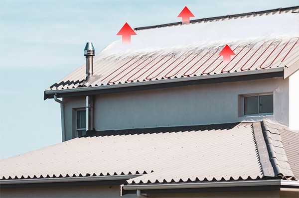 Водосточные желоба Huanrui и система электрического отопления для таяния снега на земле — обеспечивают безопасность здания и передвижения.